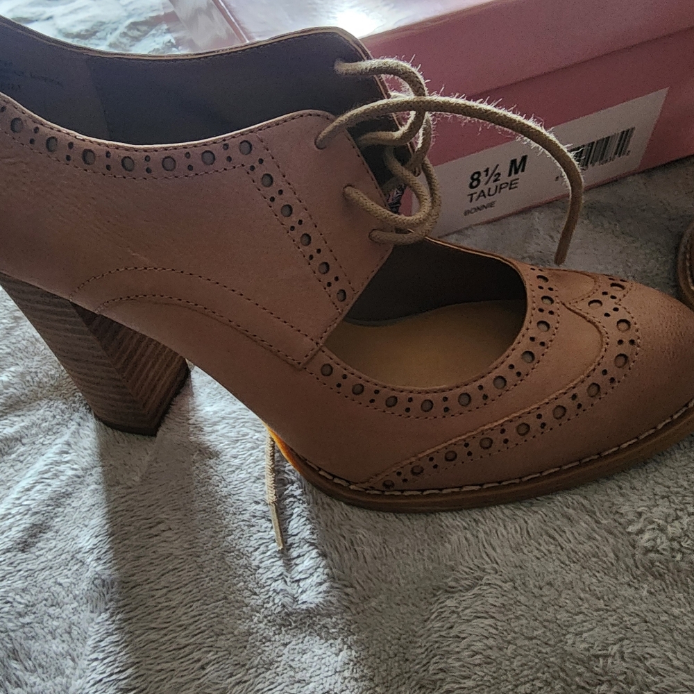 Heels - Picture 2 of 3